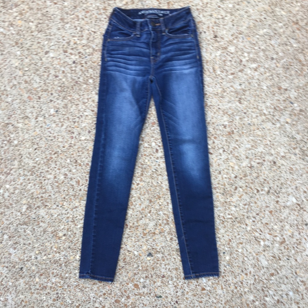 Womans 00 American Eagle jeans.